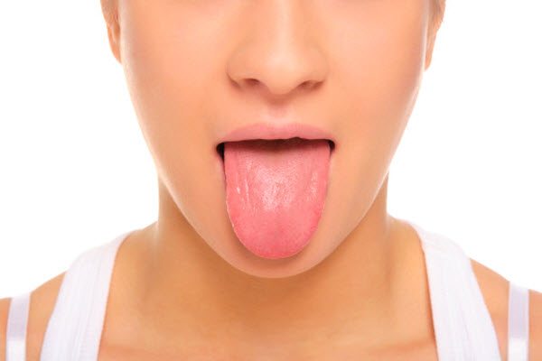 Зміна кольору нальоту на язиці може говорити про захворювання